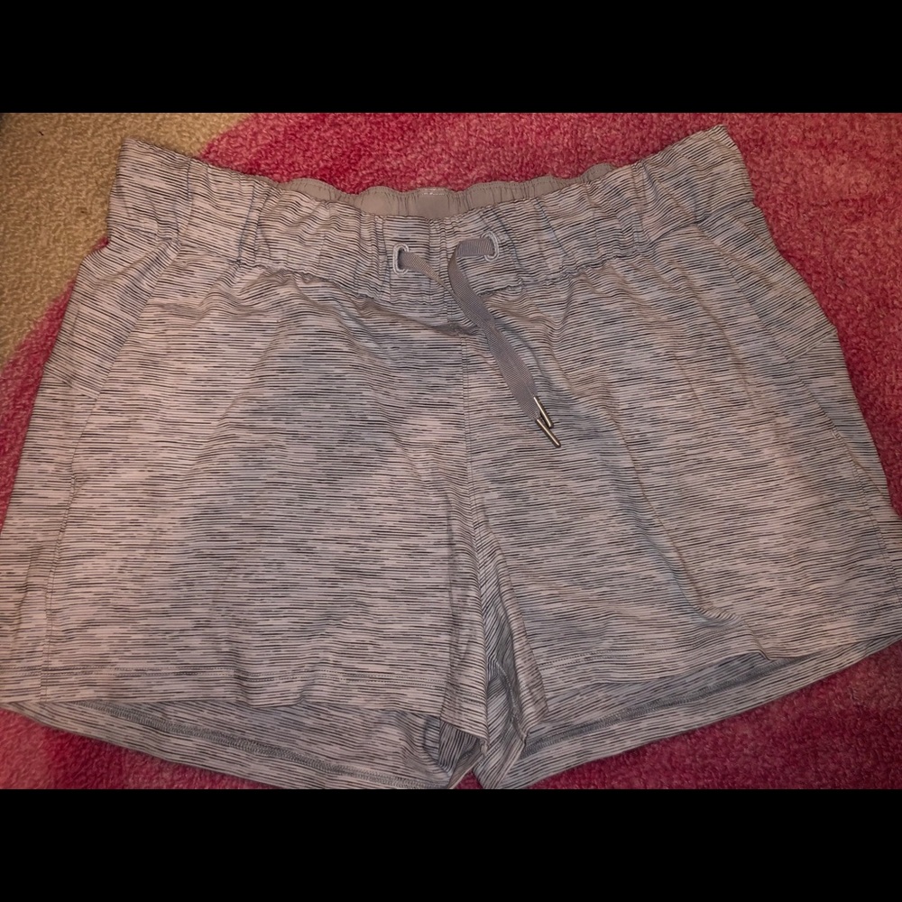 lululemon shorts ( on the fly)